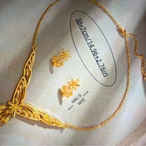 Elegant Gold Necklace and Earring Set